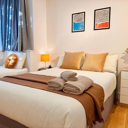 En-Suites With Free Parking 30Min To Central Лондон Екстер'єр фото