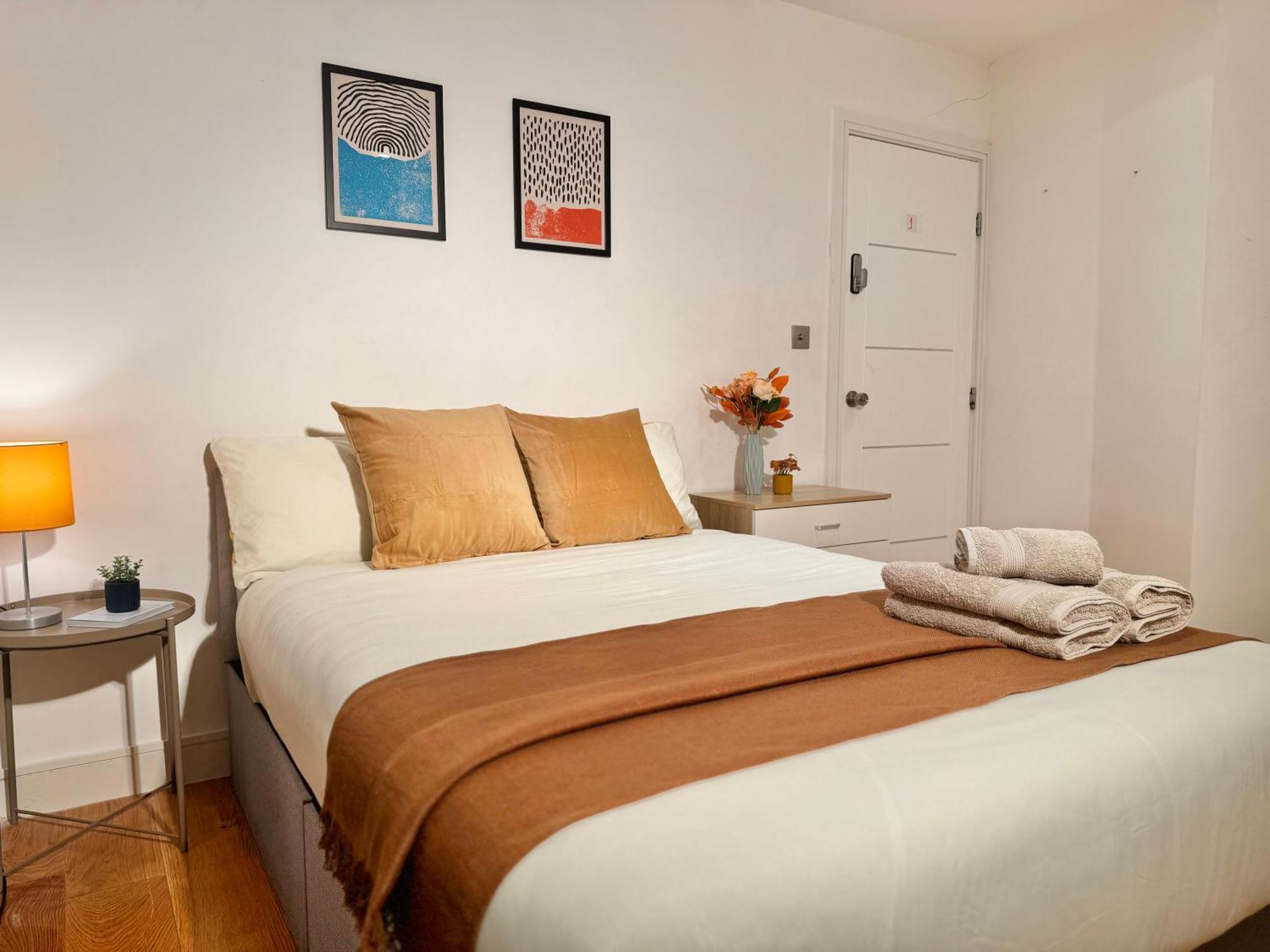 En-Suites With Free Parking 30Min To Central Лондон Екстер'єр фото