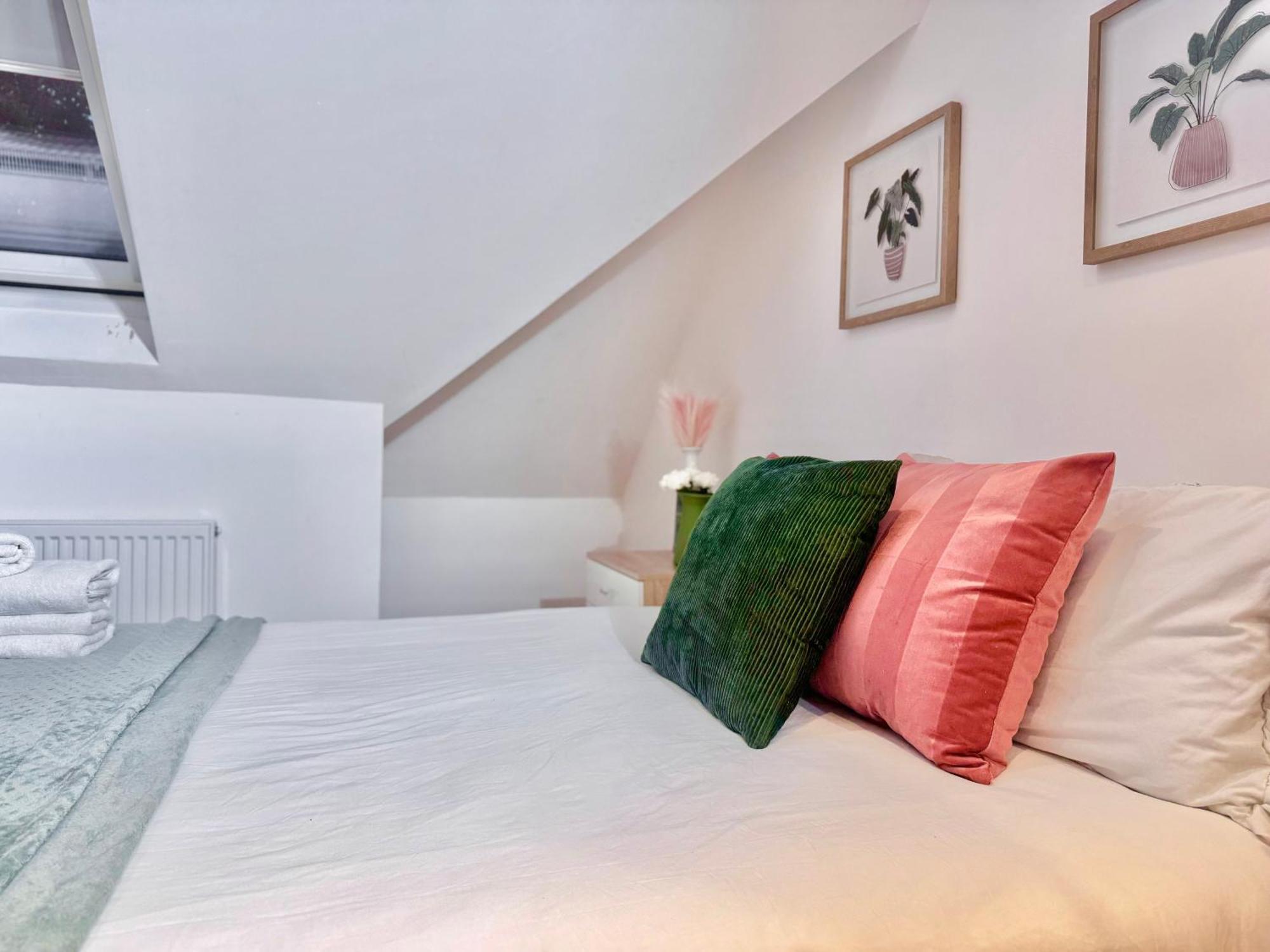 En-Suites With Free Parking 30Min To Central Лондон Екстер'єр фото
