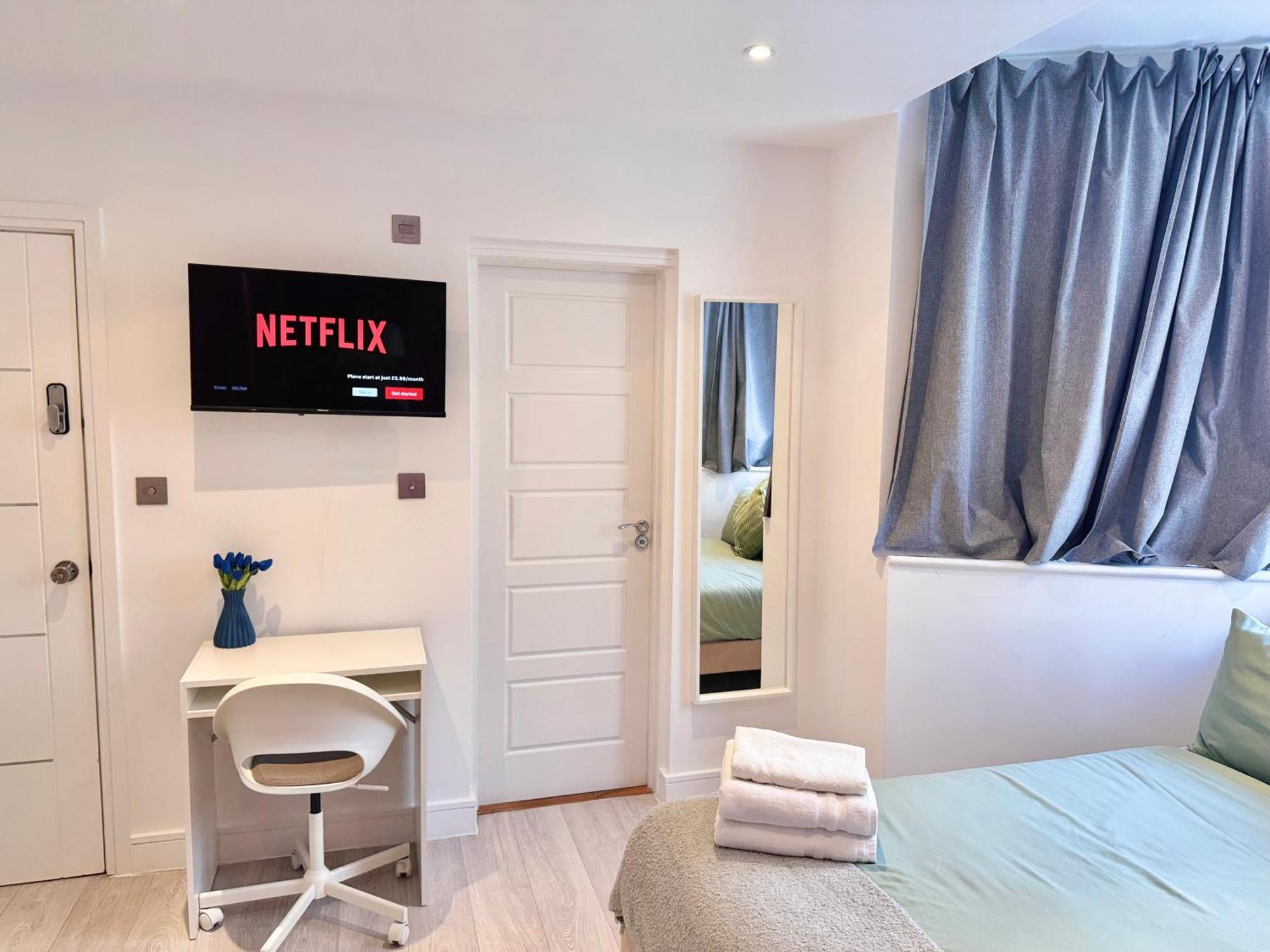 En-Suites With Free Parking 30Min To Central Лондон Екстер'єр фото
