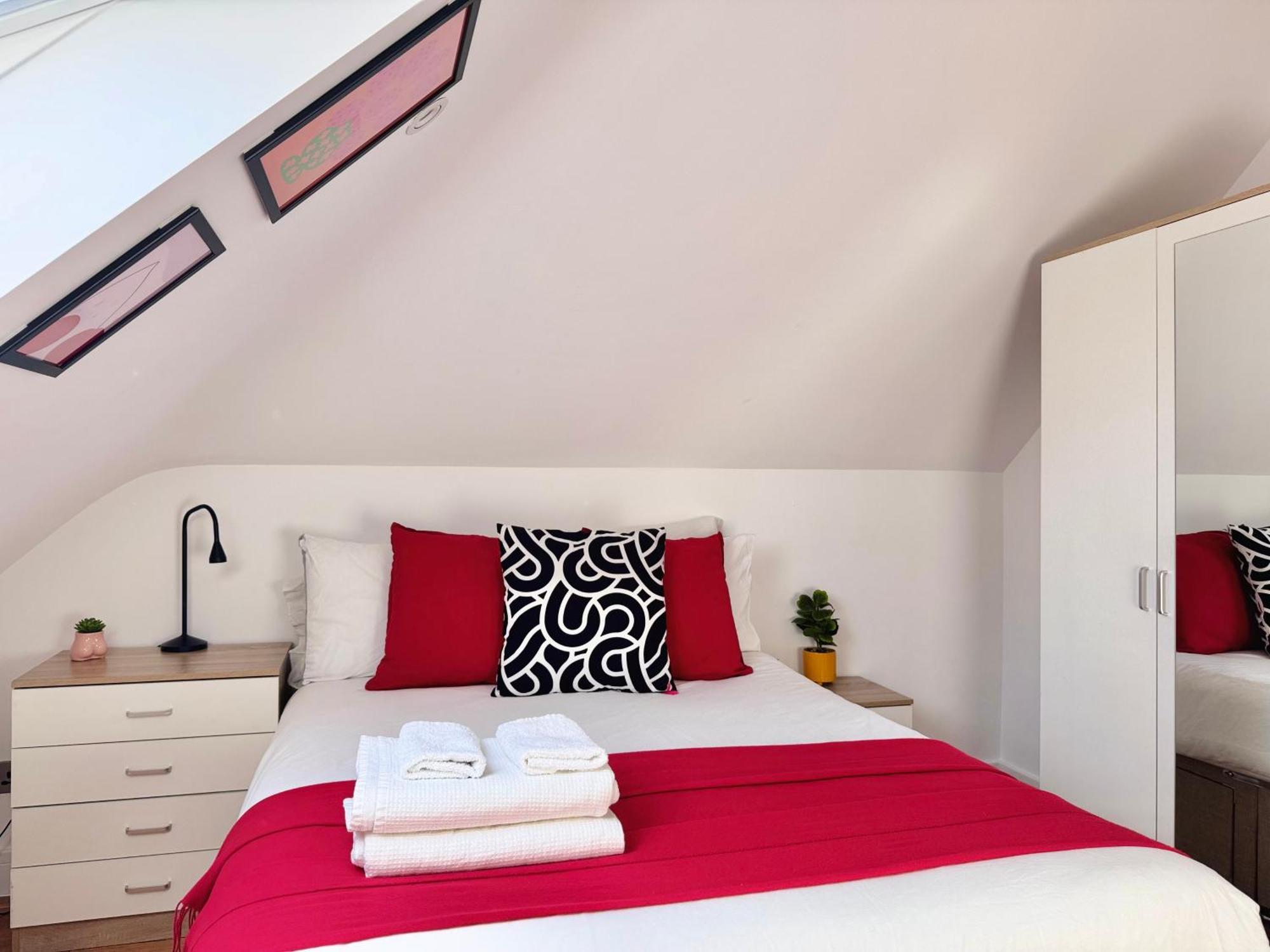 En-Suites With Free Parking 30Min To Central Лондон Екстер'єр фото